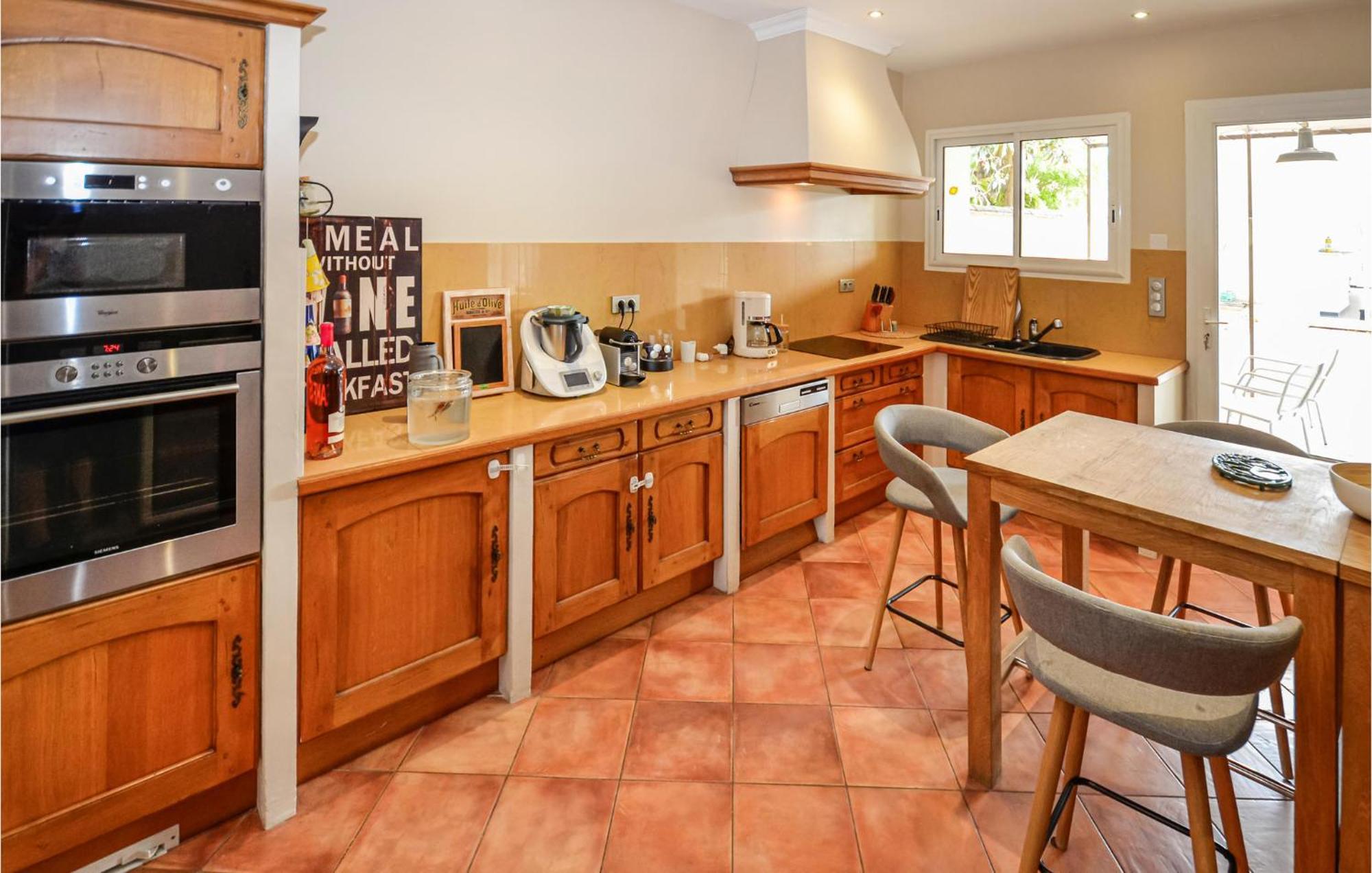 3 Bedroom Awesome Home In Chateuneuf De Gadagne Châteauneuf-de-Gadagne Exterior foto